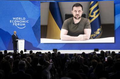 Davos, Zelensky in collegamento al World Economic Forum: Sanzioni massime contro Mosca