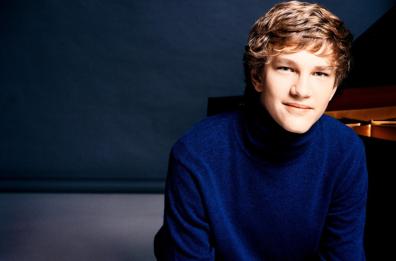Il pianista Jan Lisiecki suona Chopin al Petruzzelli di Bari
