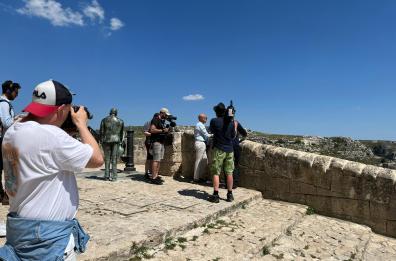 Stanley Tucci a Matera per una puntata del suo programma per la CNN