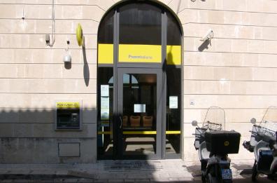 Banditi alle Poste di Calimera: in due rapinano 7mila euro