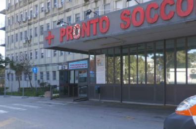 Foggia, dottoressa presa a pugni da due pazienti nel pronto soccorso: «È provata e pensa di fermarsi»