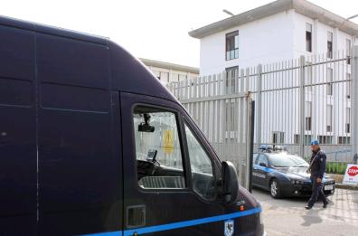 Taranto, l’allarme: «Personale in fuga dal carcere» 