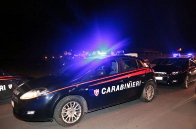 Rapina con sparatoria alla paninoteca ambulante di Torre Canne: grave una donna