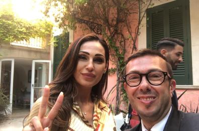La cantante Anna Tatangelo a sorpresa a Bisceglie