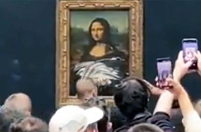 Parigi: Museo del Louvre, torta contro la Gioconda di Leonardo da Vinci