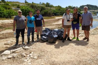Otranto, liberati dai rifiuti l'insenatura e il fiumiciattolo di Porto Badisco