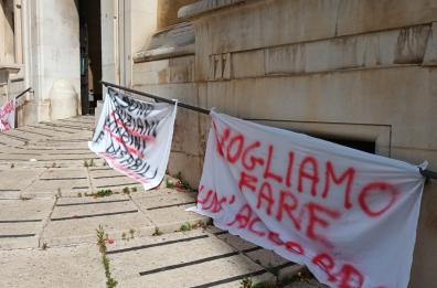 Sfrattati da palazzine in via San Severo a Foggia: scoppia la protesta