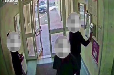 Furbetti del cartellino in ospedale a Monopoli: in 30 a giudizio, due condanne