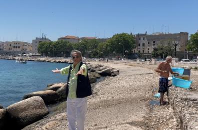 Gianni Ciardo, lo yoga e la trasformazione zen del Lungomare di Bari