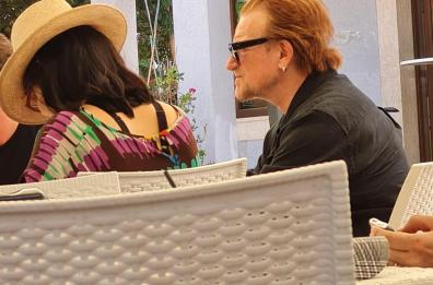 Bono degli U2 a spasso per Ostuni: vacanza in relax in Puglia