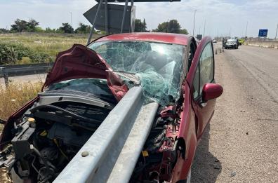 Lecce, auto tagliata dal guardrail sulla Tangenziale est: muore una ragazza 28enne