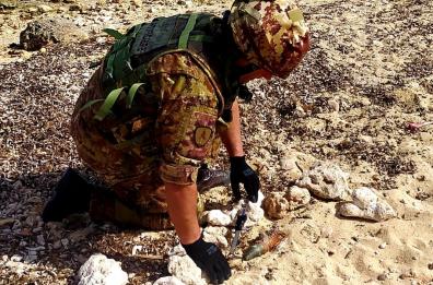 Mola di Bari, ordigno bellico in spiaggia: gli artificieri lo fanno brillare