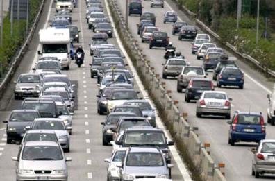 Statale 16 Adriatica, incidente all'altezza di Mola coinvolge tre auto: code, disagi e tre feriti