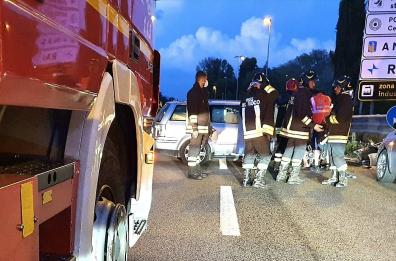 Potenza, auto perde il controllo e finisce contro barriera: un ferito