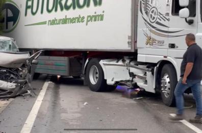 Incidente a Mottola sulla Statale 100, perde la vita una 56enne: 4 i feriti