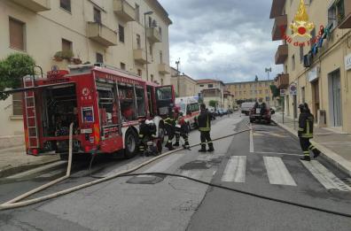 Matera, appartamento in fiamme: evacuate 5 persone