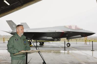 Il ministro Guerini fra i «top gun» di Foggia