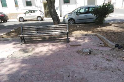 Brindisi, piazza del Salento nel degrado «ma il Comune non vede»