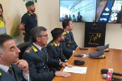 A San Nicandro  il market della droga in due circoli ricreativi: 16 arresti