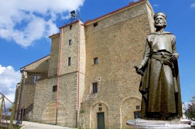Inaugurare la statua a Celle di San Vito? Il presidente Macron: «Ci penserò»