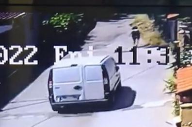 Napoli, investe tre persone a Cercola e Volla: è caccia all'uomo