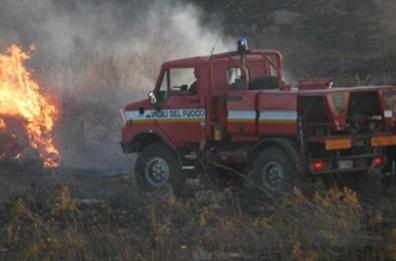 Il Salento brucia e le istituzioni suonano la lira