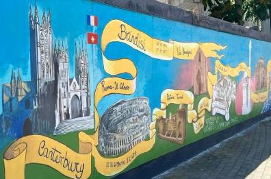 «Brindisi crocevia di rotte, percorsi e cammini», il dono del murales
