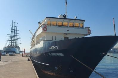 Porto di Monopoli, un nuovo primato; per la prima volta doppio ormeggio da crociera 