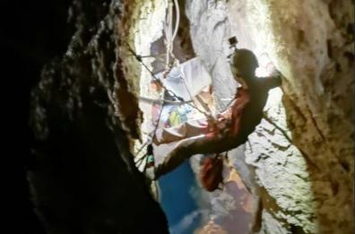 Monopoli, speleologa cade in una grotta e si frattura un braccio: attivati i soccorsi