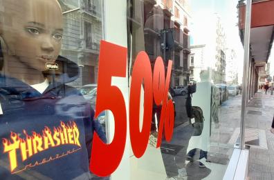 Iniziano i saldi, anche i nostri vip tentati dalla corsa agli affari
