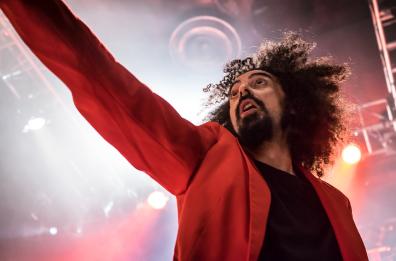 Caparezza nonostante l'acufene annuncia:  «Non lascio la musica»