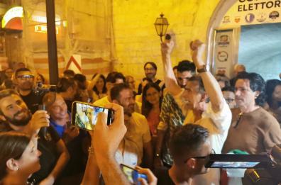 Barletta, esulta il riconfermato sindaco Cannito: «La città ora è libera»