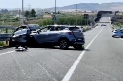 Due incidenti in Basilicata, scontro a Tito: un ferito. A Matera altri 4 feriti: morta una 25enne