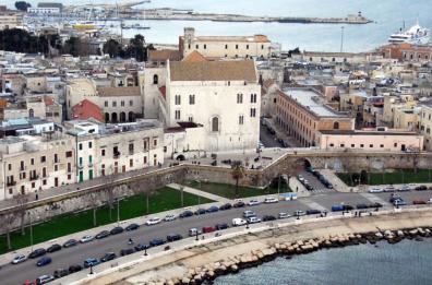 Bari, sfrattato dalla casa sulla muraglia dopo 35 anni per far posto a una struttura ricettiva