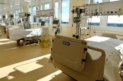Nuova emergenza Covid, Regione Puglia ad Asl: «Pronte a riattivare posti letto». In allerta medici ospedalieri