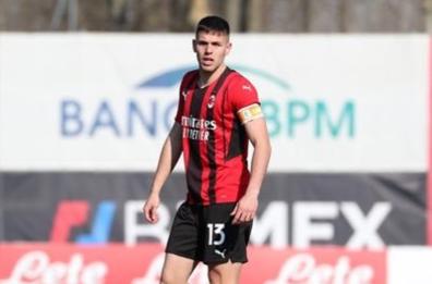 Calcio, il difensore Bosisio al Bari. Arriva anche Dorval