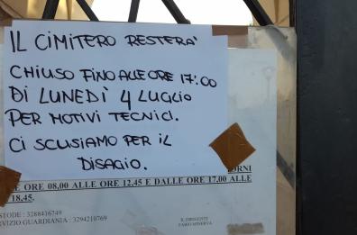 Copertino, cimitero chiuso per miasmi che fuoriescono dalle bare