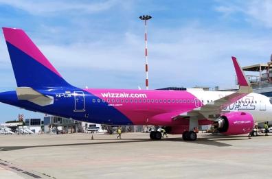 Aeroporti, Wizz Air chiude la base di Bari dal prossimo 16 febbraio