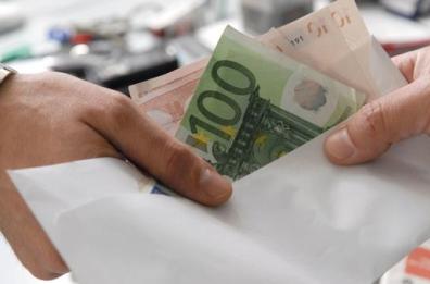 Puglia, tangenti a ex capo Protezione Civile: imprenditore resta ai domiciliari
