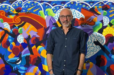 Niente tv, non ama il calcio: un artista che si nutre di colore, musica e passione, 33 domande a Pino Oliva