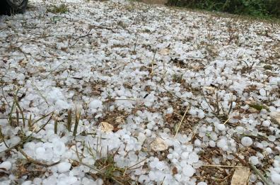 Tempesta di grandine nella Valle d'Itria, allerta meteo in Puglia
