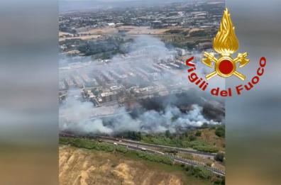 Roma, incendio in zona Casal Monastero