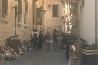 Troppo chiasso nella movida leccese. Il prefetto: «Più controlli»
