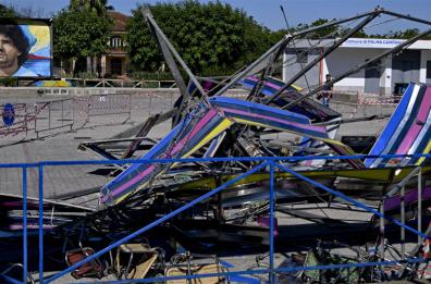 Napoli, crolla giostra a Palma Campania in via Querce