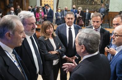 Emiliano: «La Puglia si augura che Draghi resti al Governo»