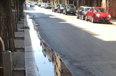 Si allaga la fogna, olezzo nauseabondo nel centro di Bari
