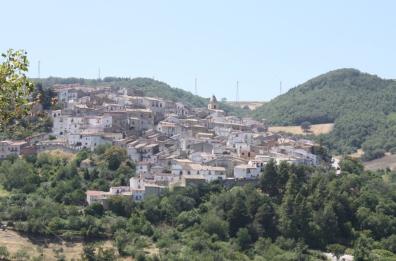Alberona, le campane disturbano i turisti: stop ai rintocchi dalle 22 alle 7 del mattino