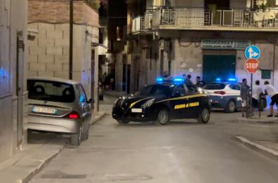 Cerignola, sparano e scappano su una moto: grave pregiudicato 42enne