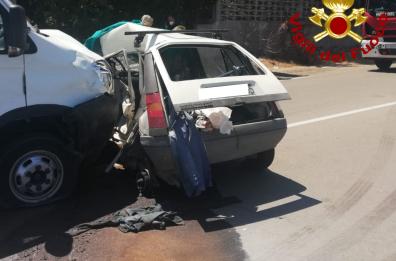 Furgone contro vecchia auto sulla Maglie-Collepasso: meccanico 59enne muore sul colpo