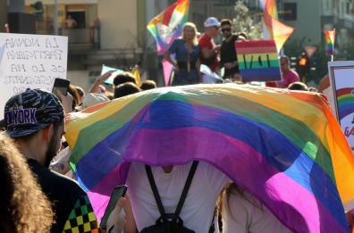Taranto, è il Pride di tutti: «Servono regolamenti contro l’omotransfobia»